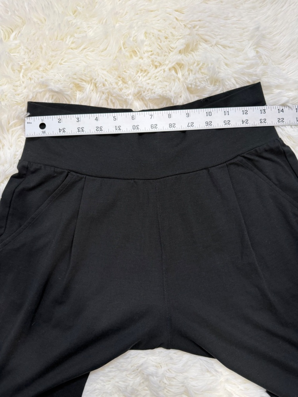 Vuori Black High-Rise Lux at Ease Cropped Performance Joggers Small - Picture 9 of 11